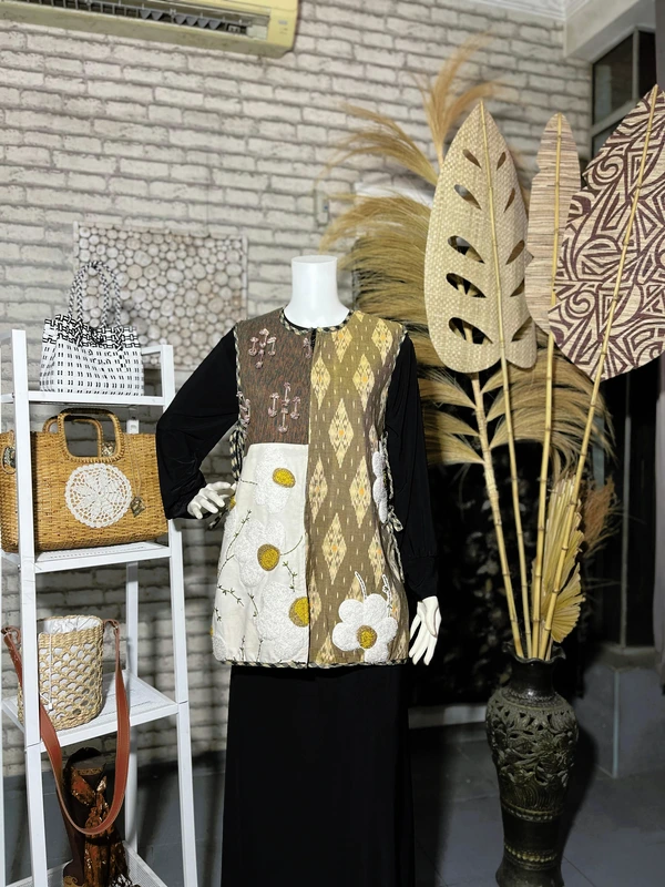 Vest Etnic Kombinasi Bordir Ekslusif Tradisional Handmade dengan Tenun dan Lurik 1