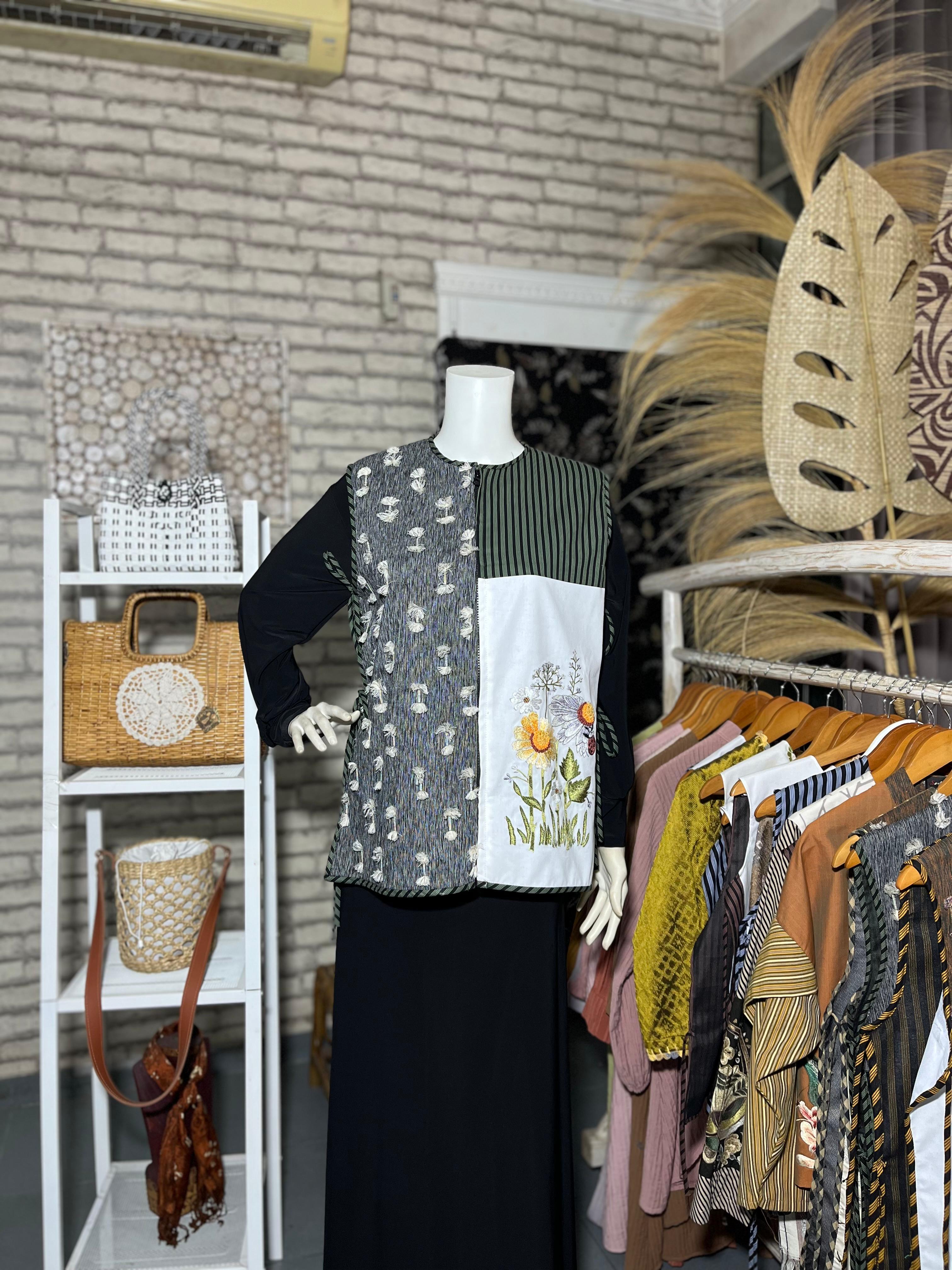 Vest Etnic Kombinasi Bordir Ekslusif Tradisional Handmade dengan Tenun dan Lurik 2