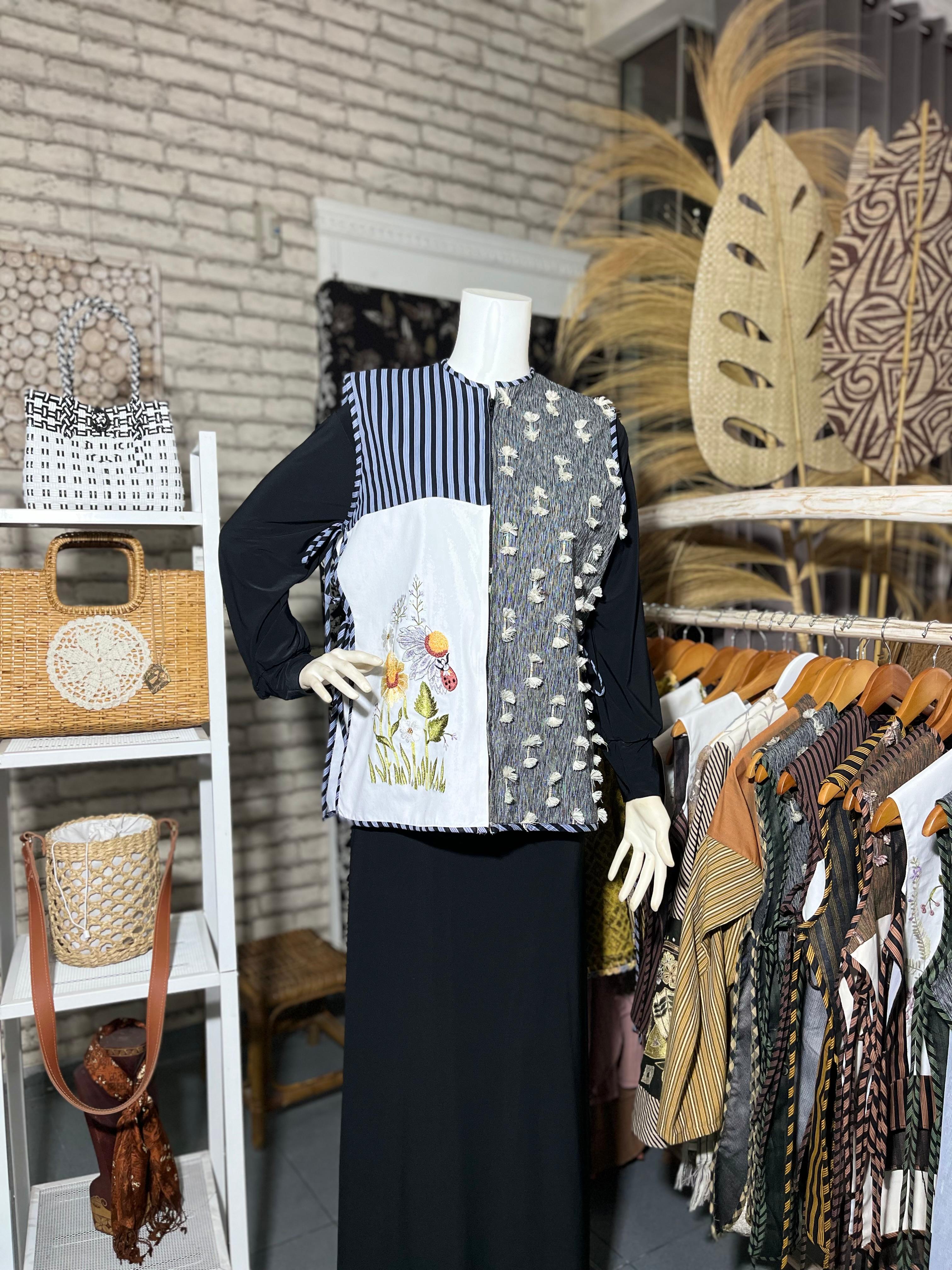 Vest Etnic Kombinasi Bordir Ekslusif Tradisional Handmade dengan Tenun dan Lurik 3