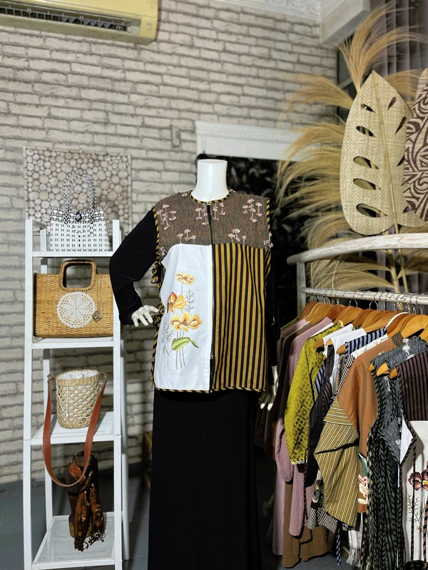 Vest Etnic Kombinasi Bordir Ekslusif Tradisional Handmade dengan Tenun dan Lurik 4
