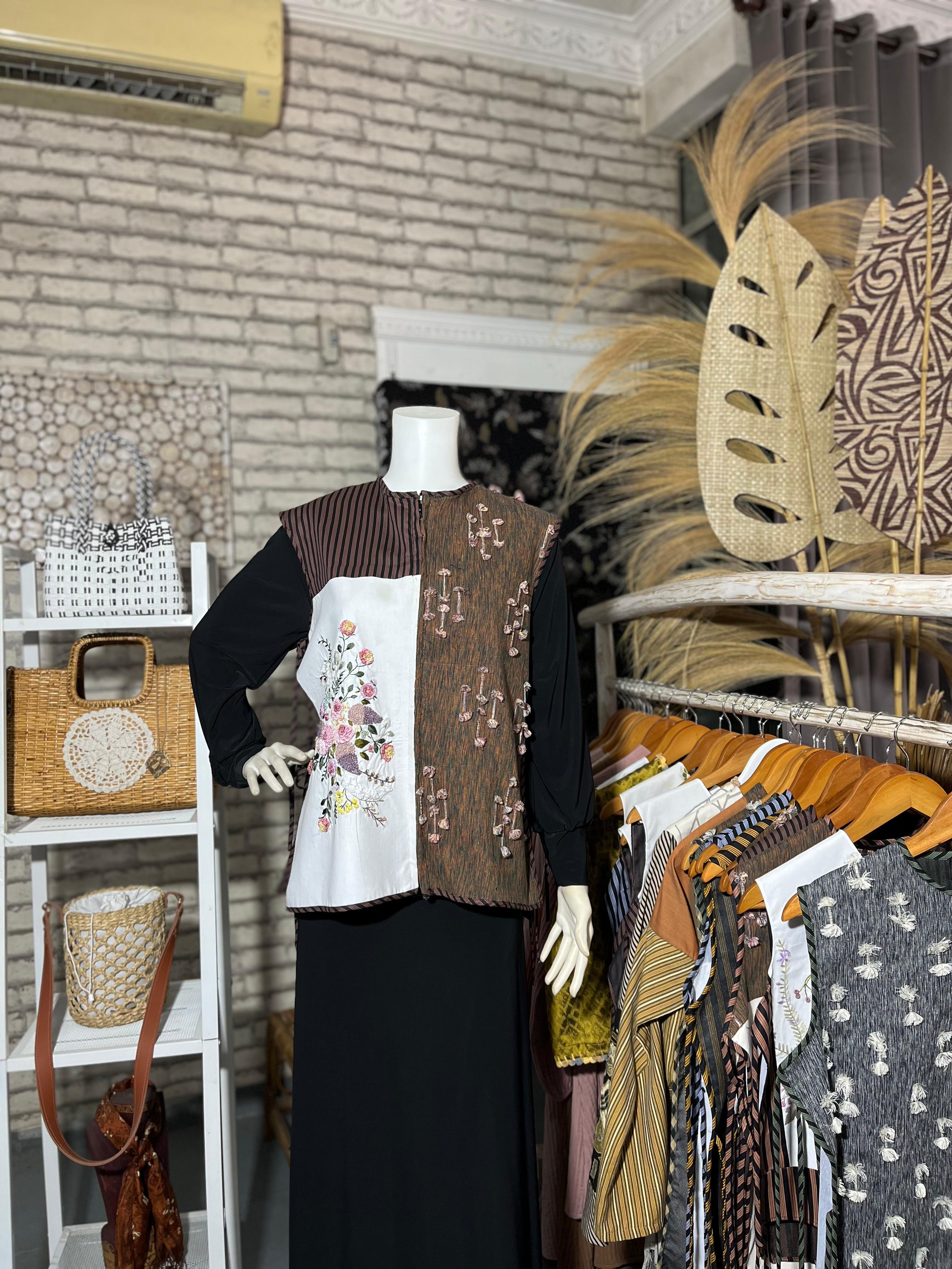 Vest Etnic Kombinasi Sulam Ekslusif Tradisional Handmade Dengan Tenun dan Lurik 7