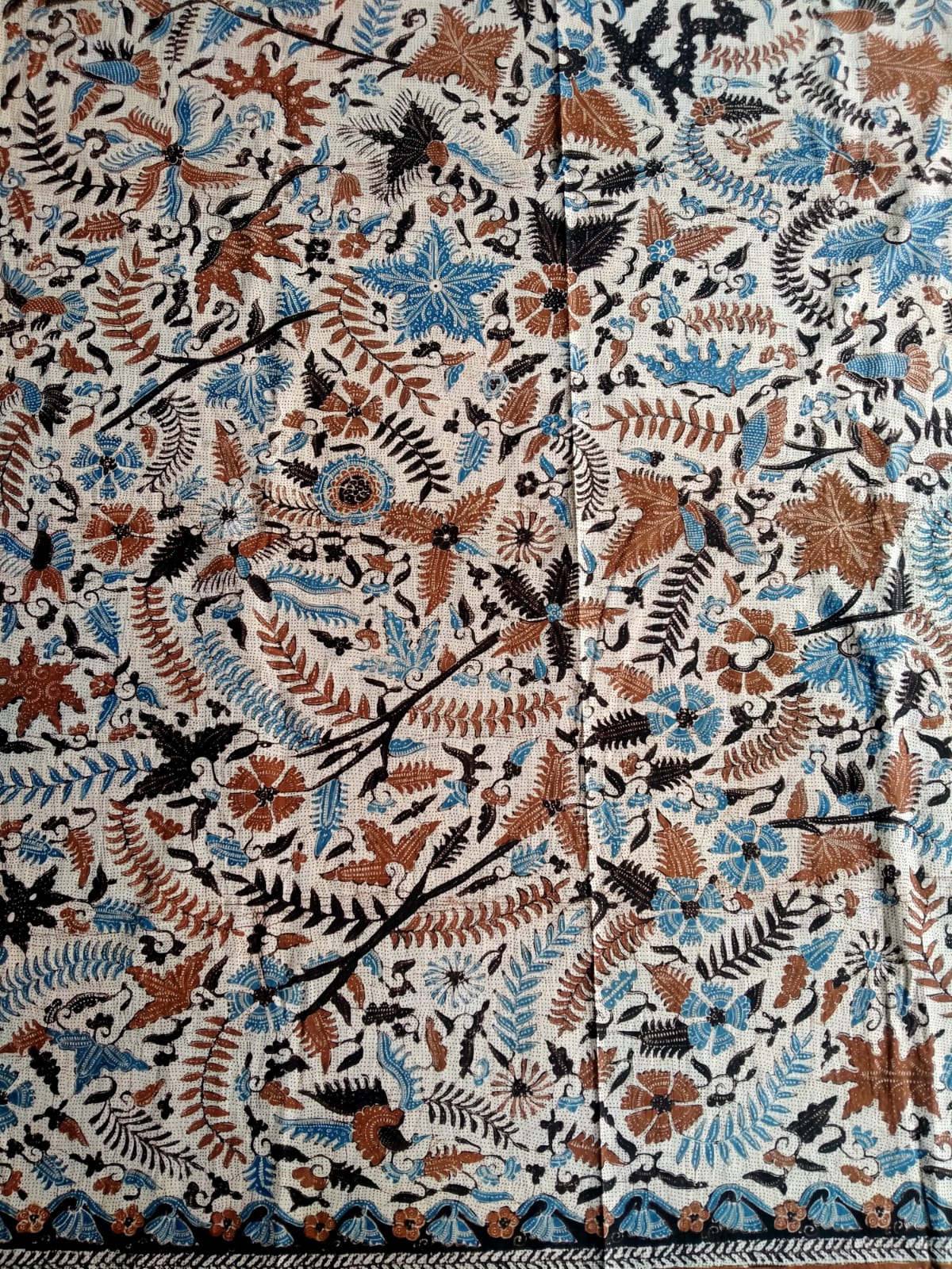 Batik Tulis Complongan Pewarna Alami motif Manuk Cucak