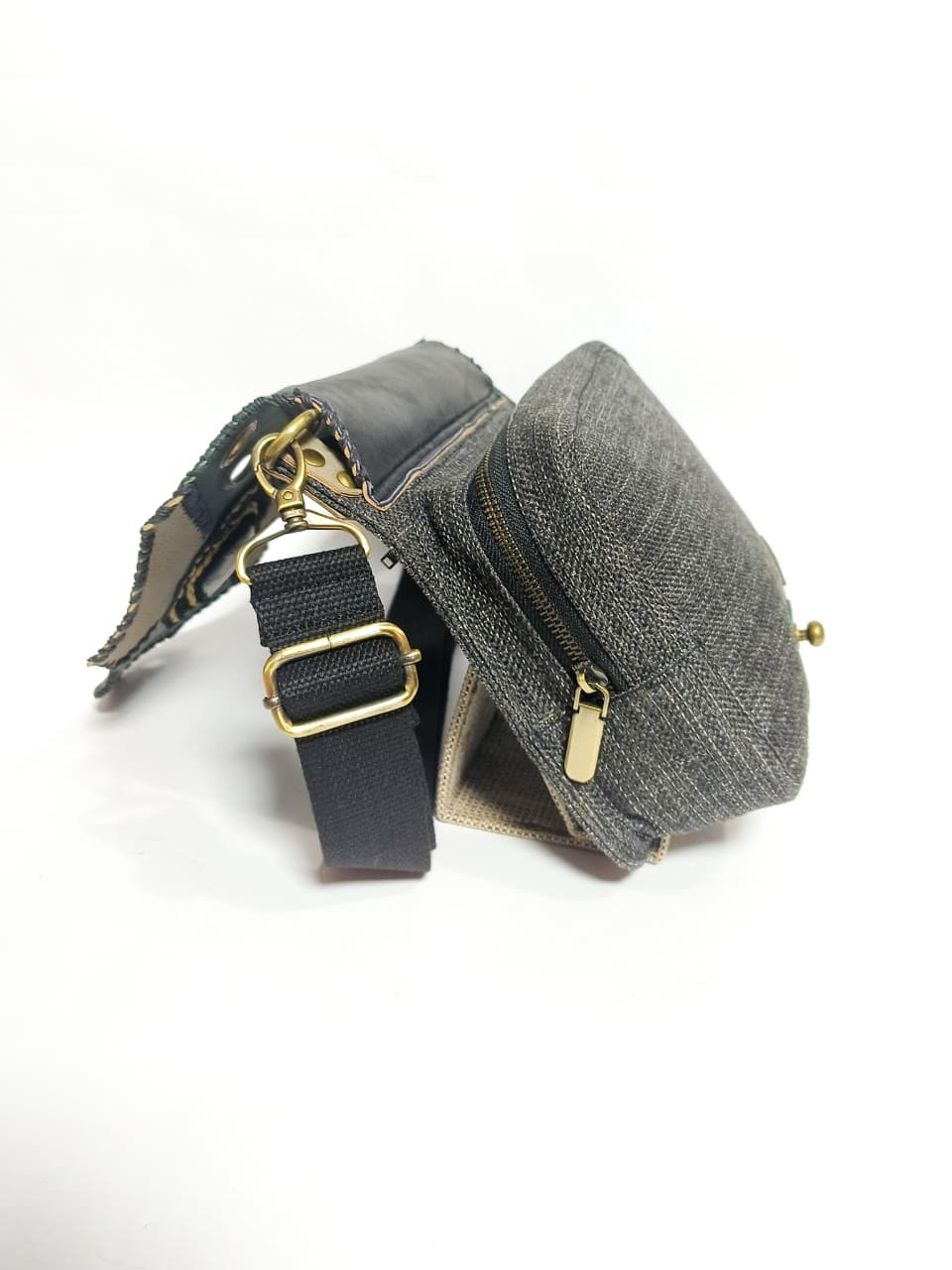 UwaisGen Tas Selempang Pria Goni Tas Selempang Kulit Asli Boho Lucian Bag