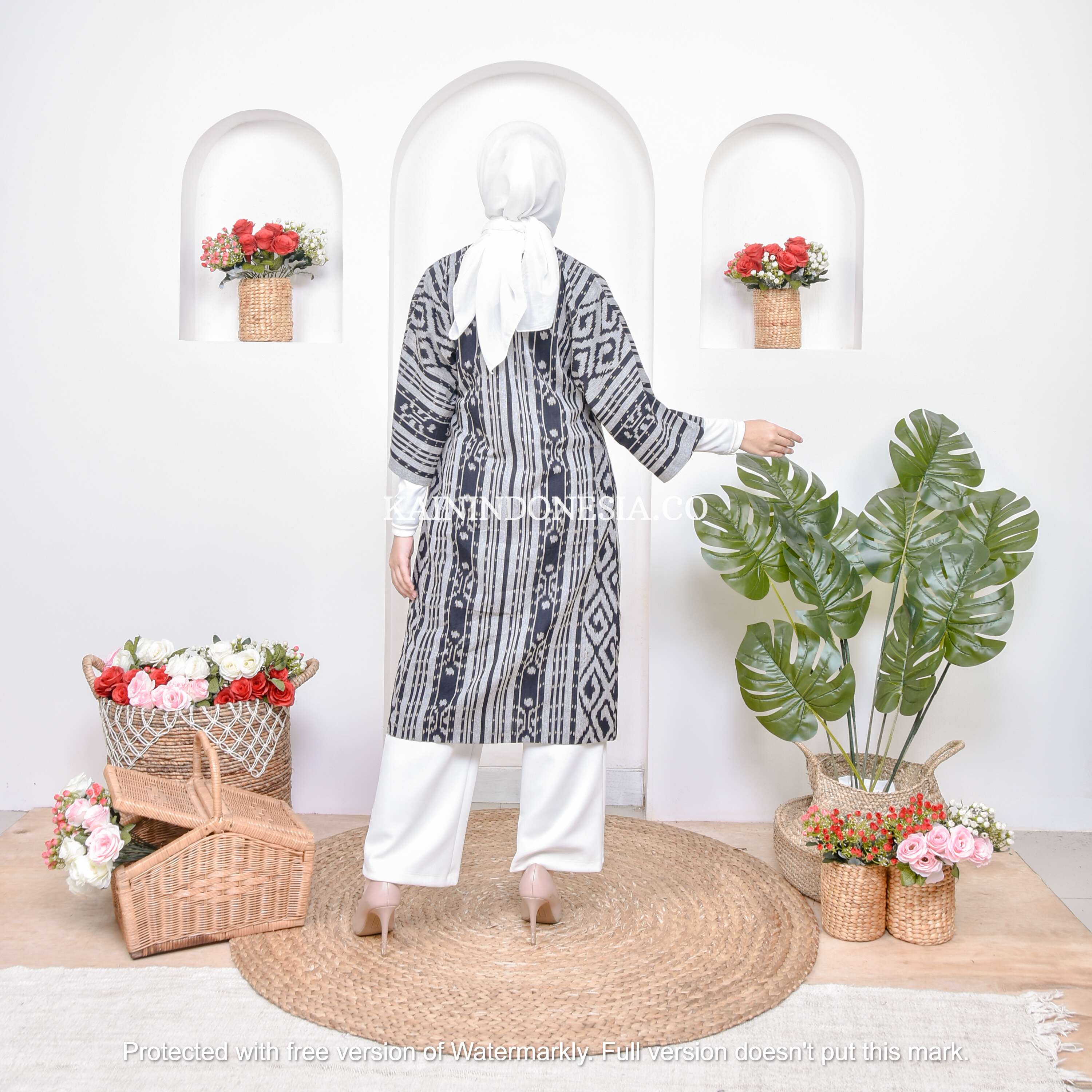 KI Outer Kimono Cardigan Kardigan Panjang Tenun Alesha Abu