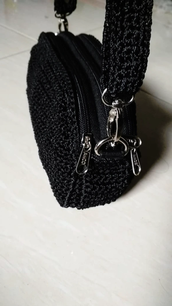 Tas selempang rajut 3 kantong