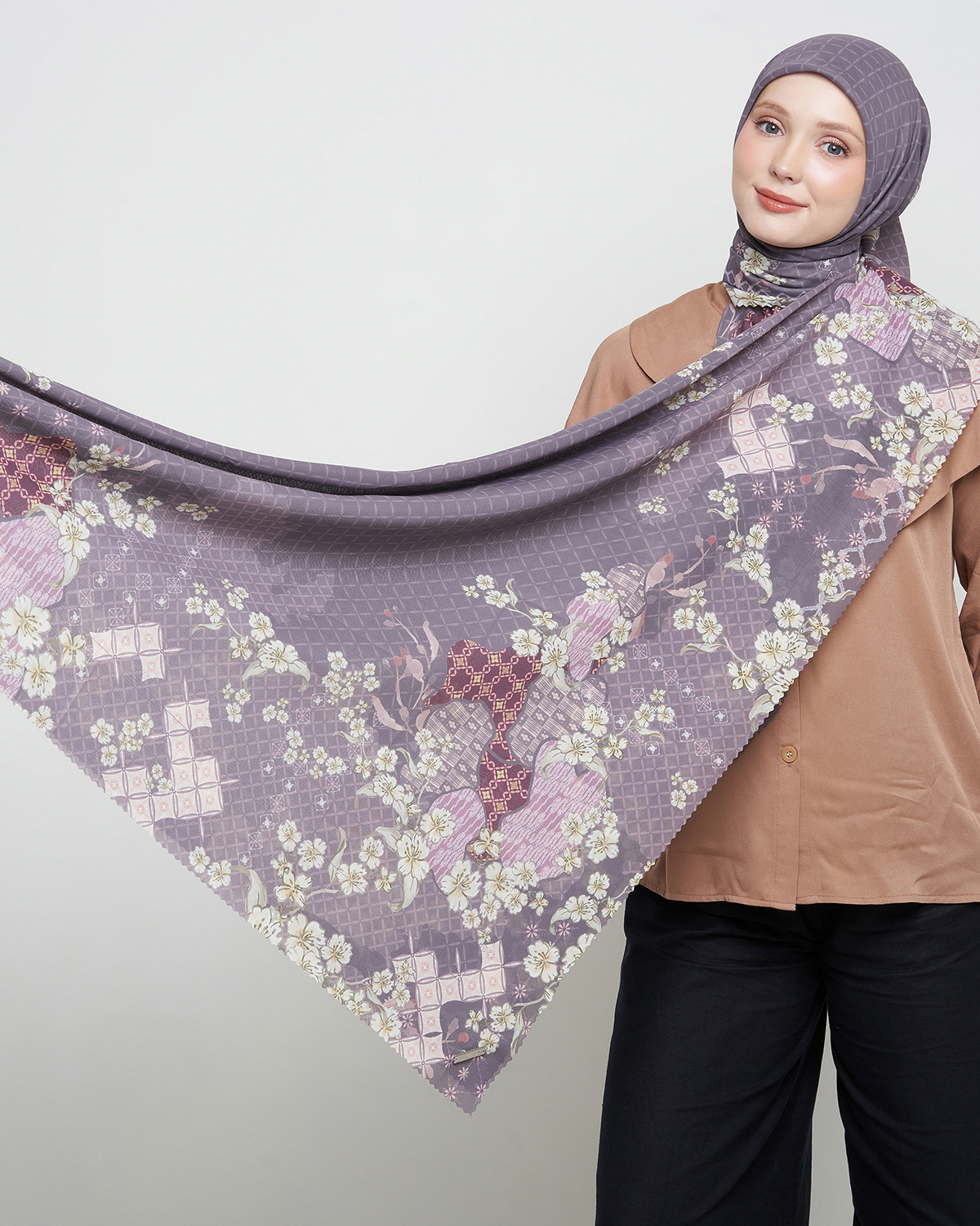 MIERTO Hijab Batik Segi Empat Etnik Modern Sekar Jagat Elegance Series HJB11 Ultrafine Premium Voile Motif Klasik Megah Ringan Nyaman Tampil Anggun Berbudaya