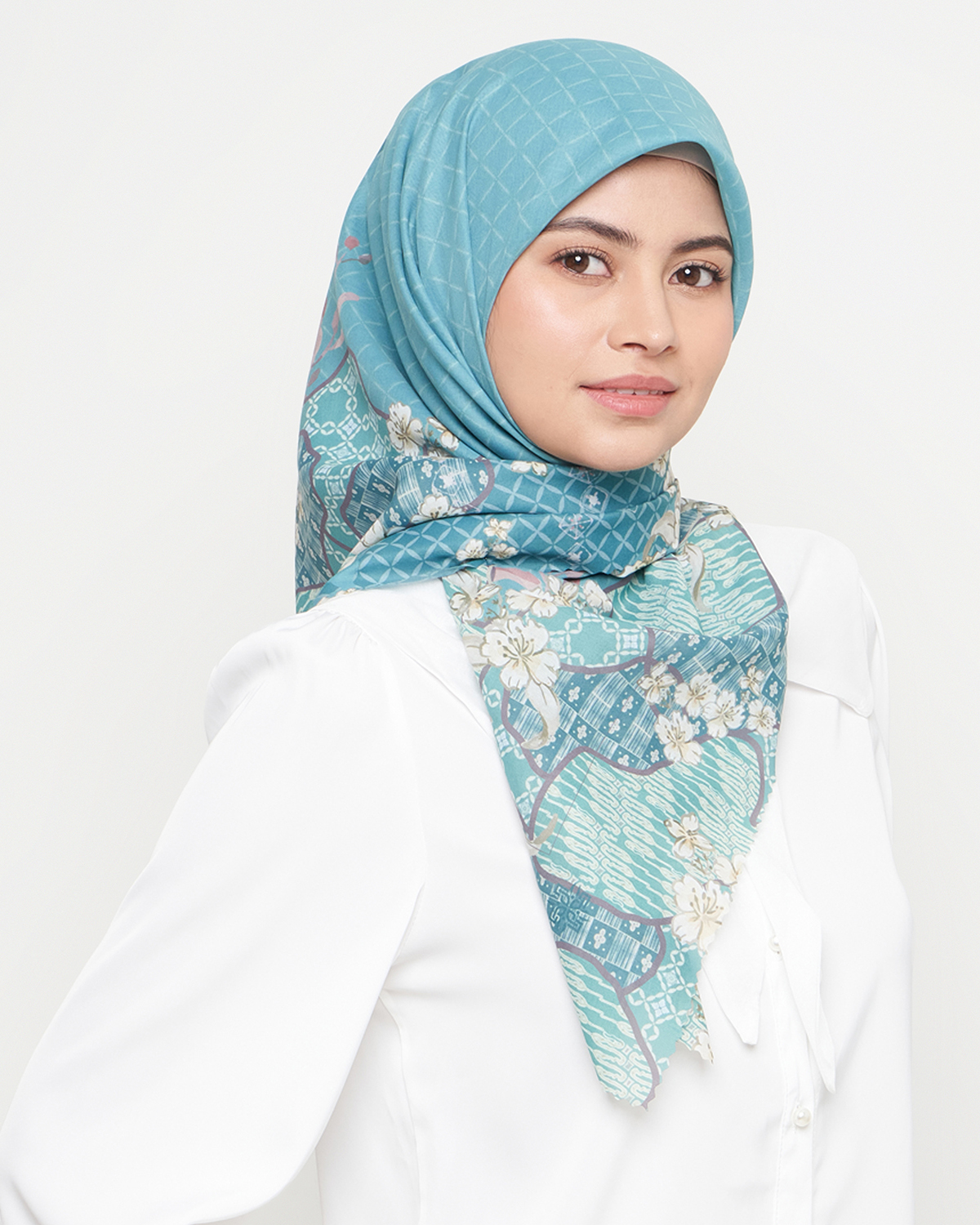 MIERTO Hijab Batik Segi Empat Etnik Modern Sekar Jagat Elegance Series HJB11 Ultrafine Premium Voile Motif Klasik Megah Ringan Nyaman Tampil Anggun Berbudaya