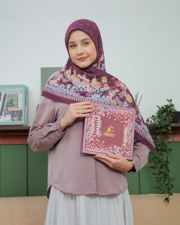 MIERTO Hijab Voal Eksklusif Tugu Monas & Ornamen Betawi Jakarta Heritage Series HJB10 Ultrafine Tryspan Voile Motif Khas Ibu Kota Cocok untuk Harian & Acara Spesial
