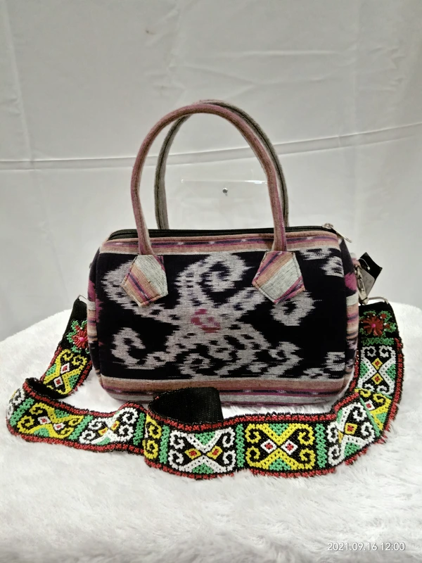 Tas kain tenun borneo