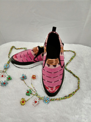 Sepatu Kain Tenun Pink