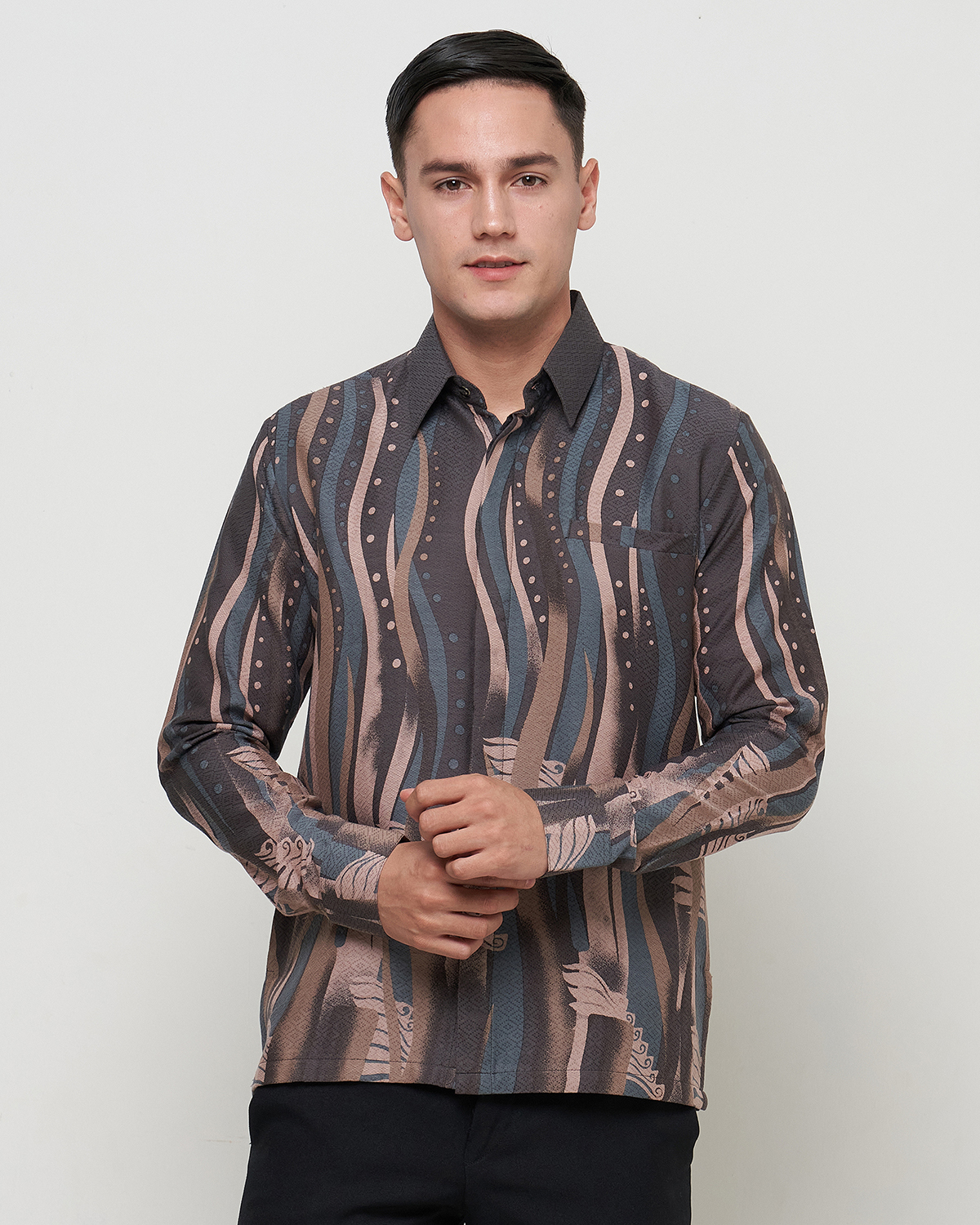 MIERTO - Kemeja Batik Pria Modern Lengan Panjang KM22