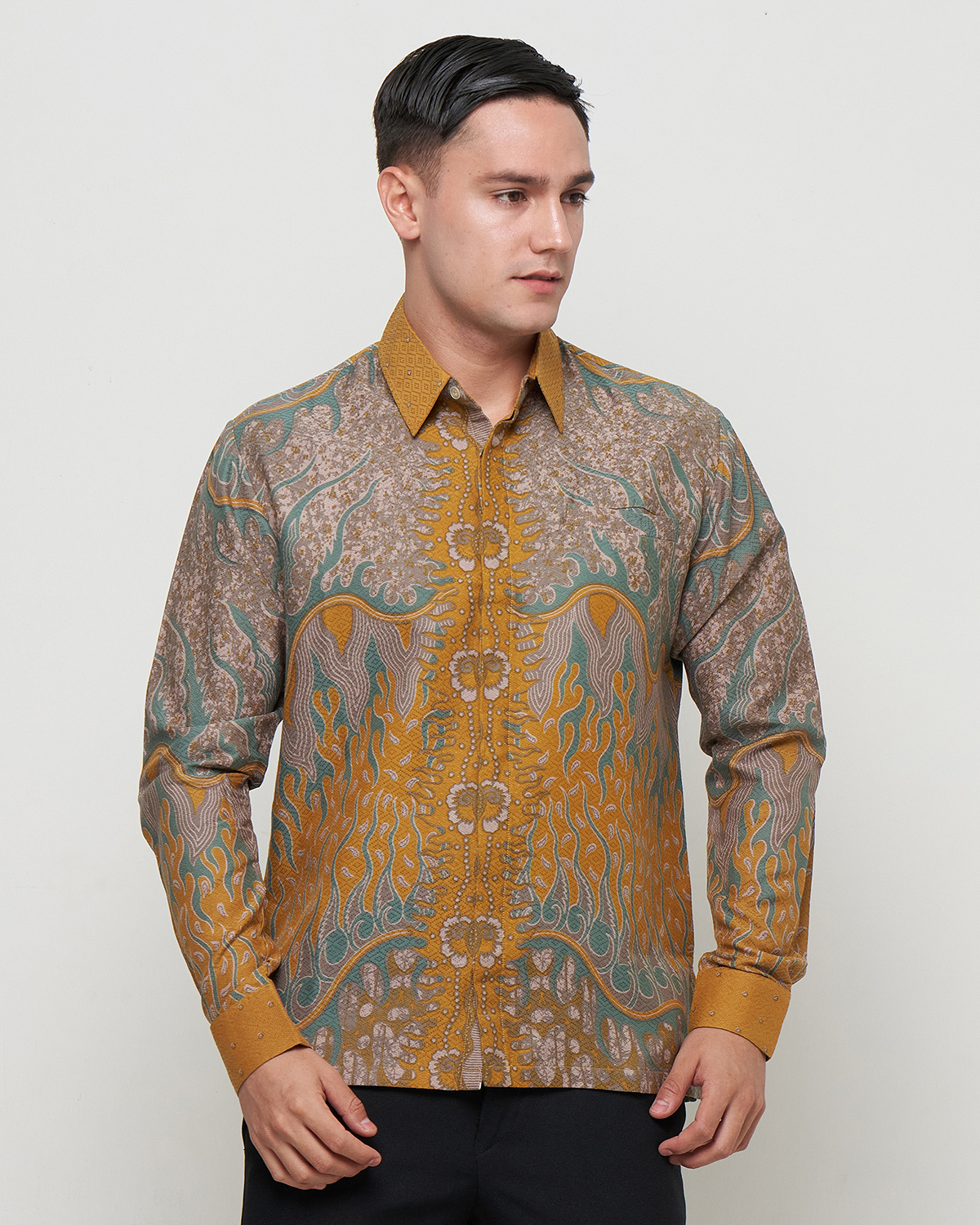 MIERTO - Kemeja Batik Pria Modern Lengan Pendek KM25