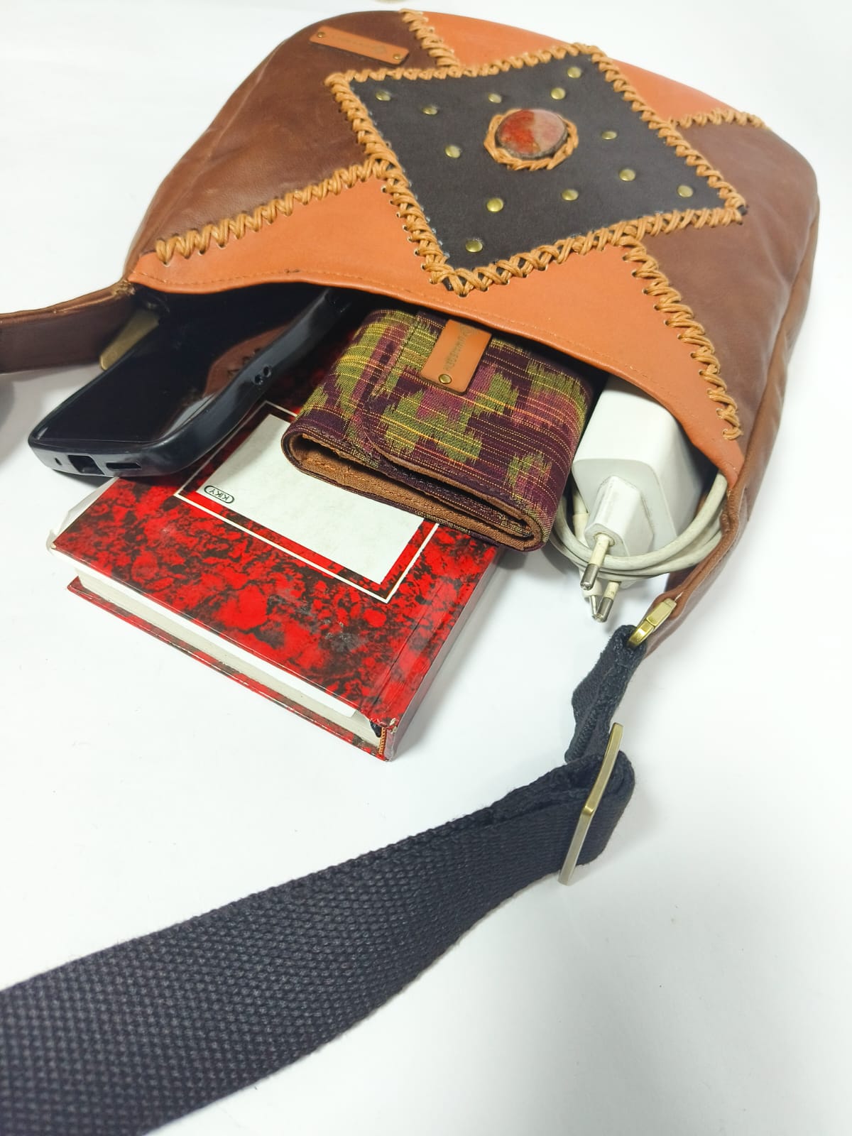 UwaisGen Tas Selempang Wanita Kulit Asli Boho Luna Bag