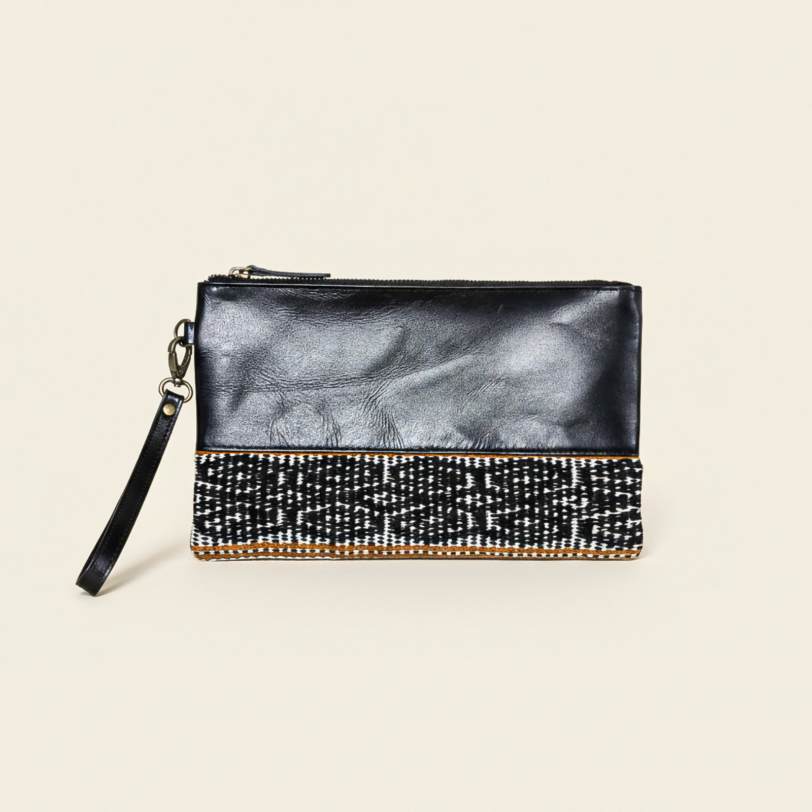 KAINNESIA Sekar Clutch - Tenun Kulit Sapi Asli