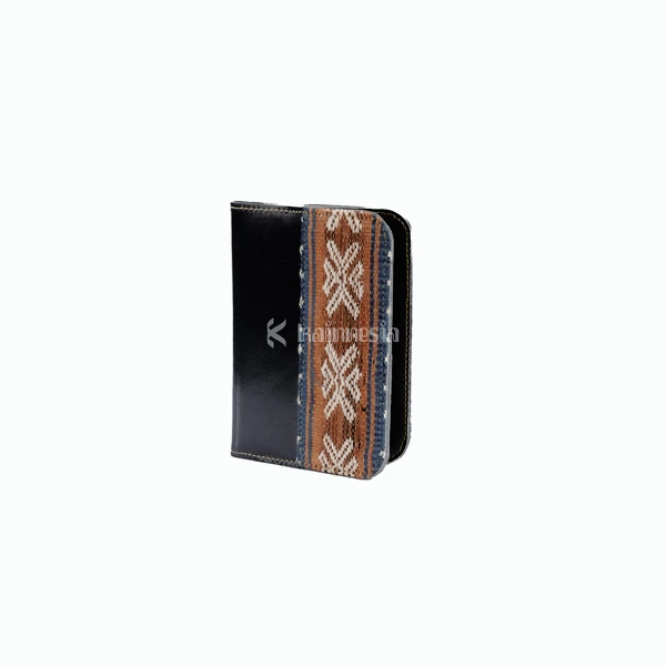 KAINNESIA Kasusra Passport Cover - Tenun Kulit Sapi Asli