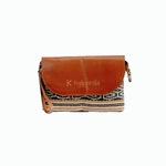 KAINNESIA Shinta Clutch - Tenun Kulit Sapi Asli