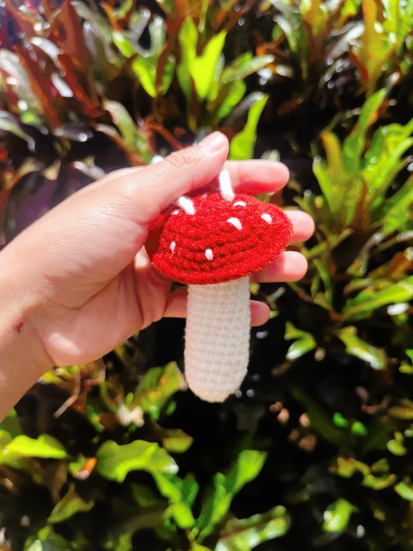 Bona Rajut. Bag Charm Jamur Rajut Handmade. Souvenir Handmade