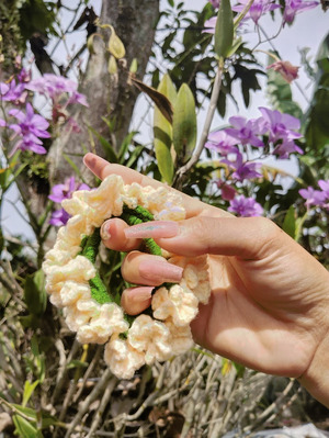 Bona Rajut. Flower Scrunchie Rajut Handmade