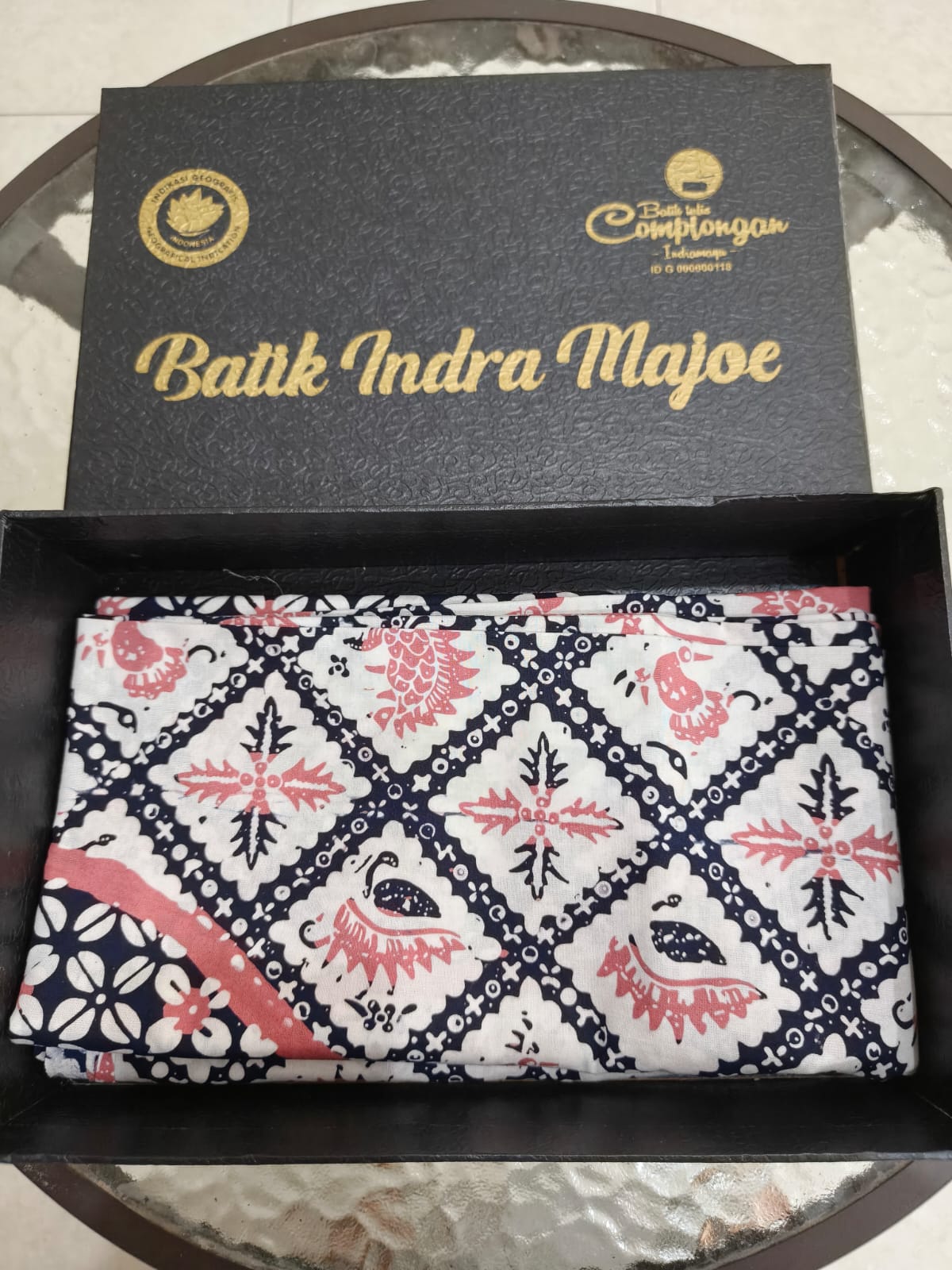 Batik Cap Motif Tiga Dimensi Swastika