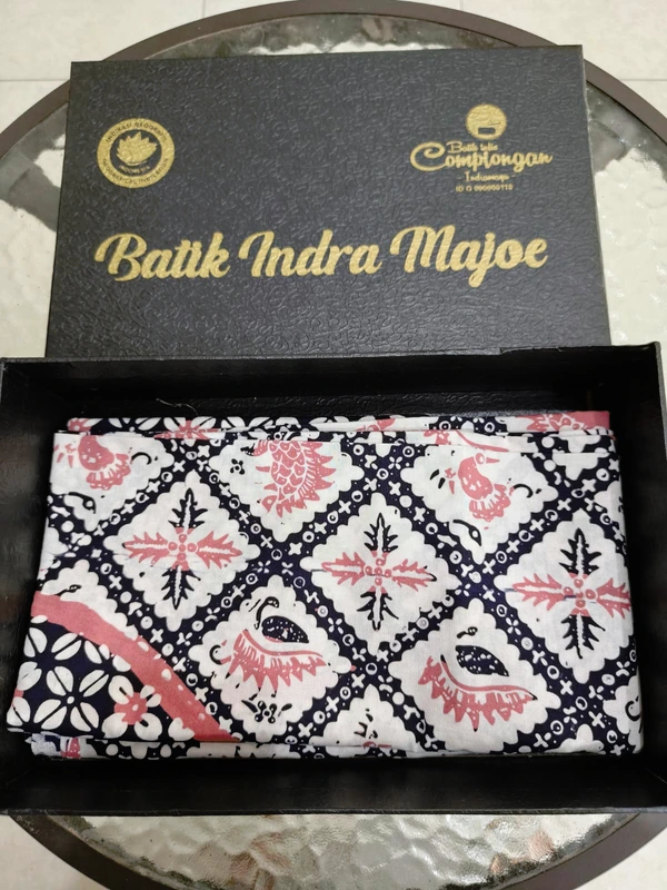 Batik Cap Motif Tiga Dimensi Swastika