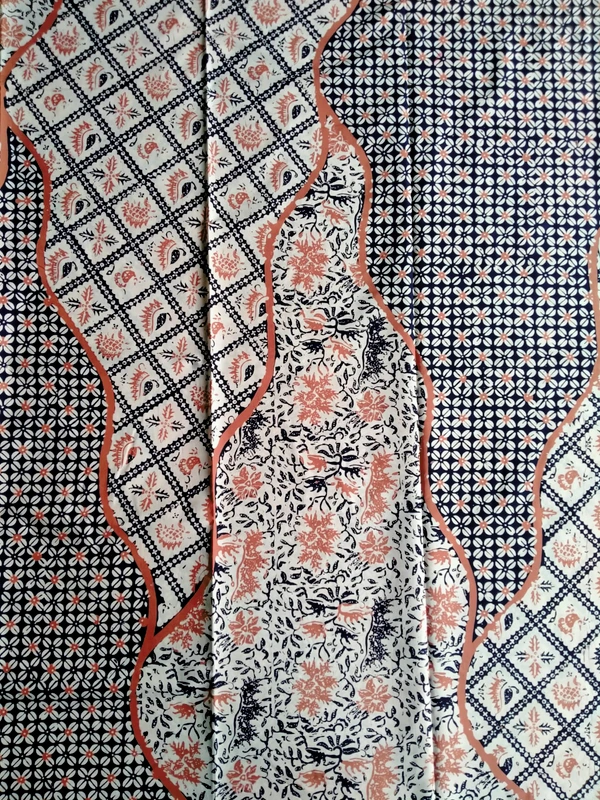 Batik Cap Motif Tiga Dimensi Swastika