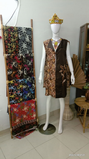 Outer coklat Nirina