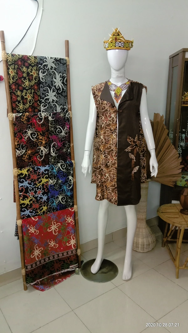 Outer coklat Nirina
