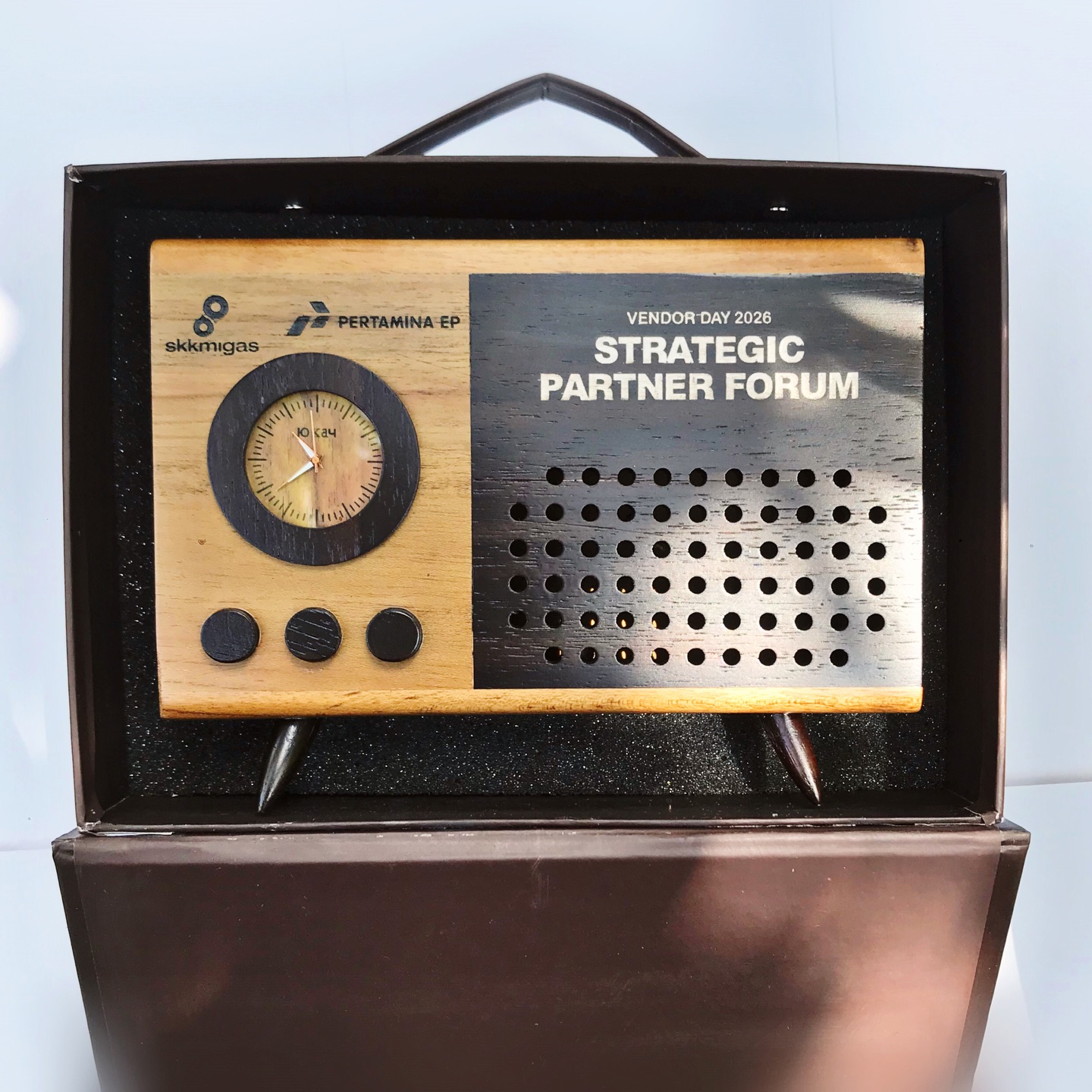 Sangkala woodendeskclock