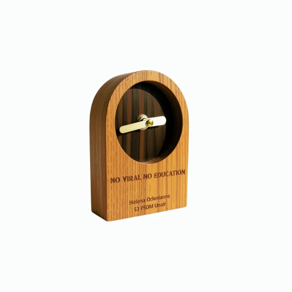 Jam Meja Kayu Aruni