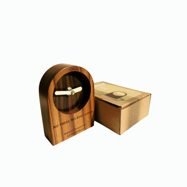 Jam Meja Kayu Aruni