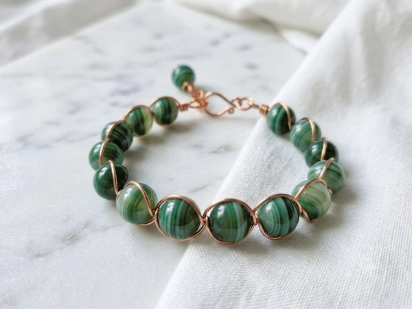 Gelang Batu Lilit