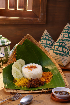 Nasi Bungkus Krawu - Daging Sapi Asli