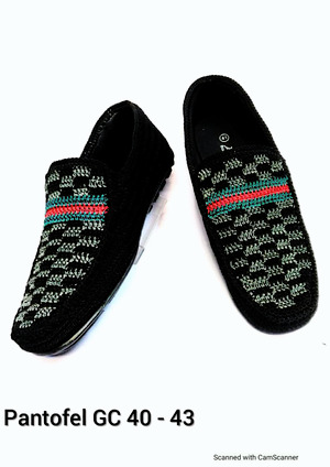 Sepatu Rajut Pria