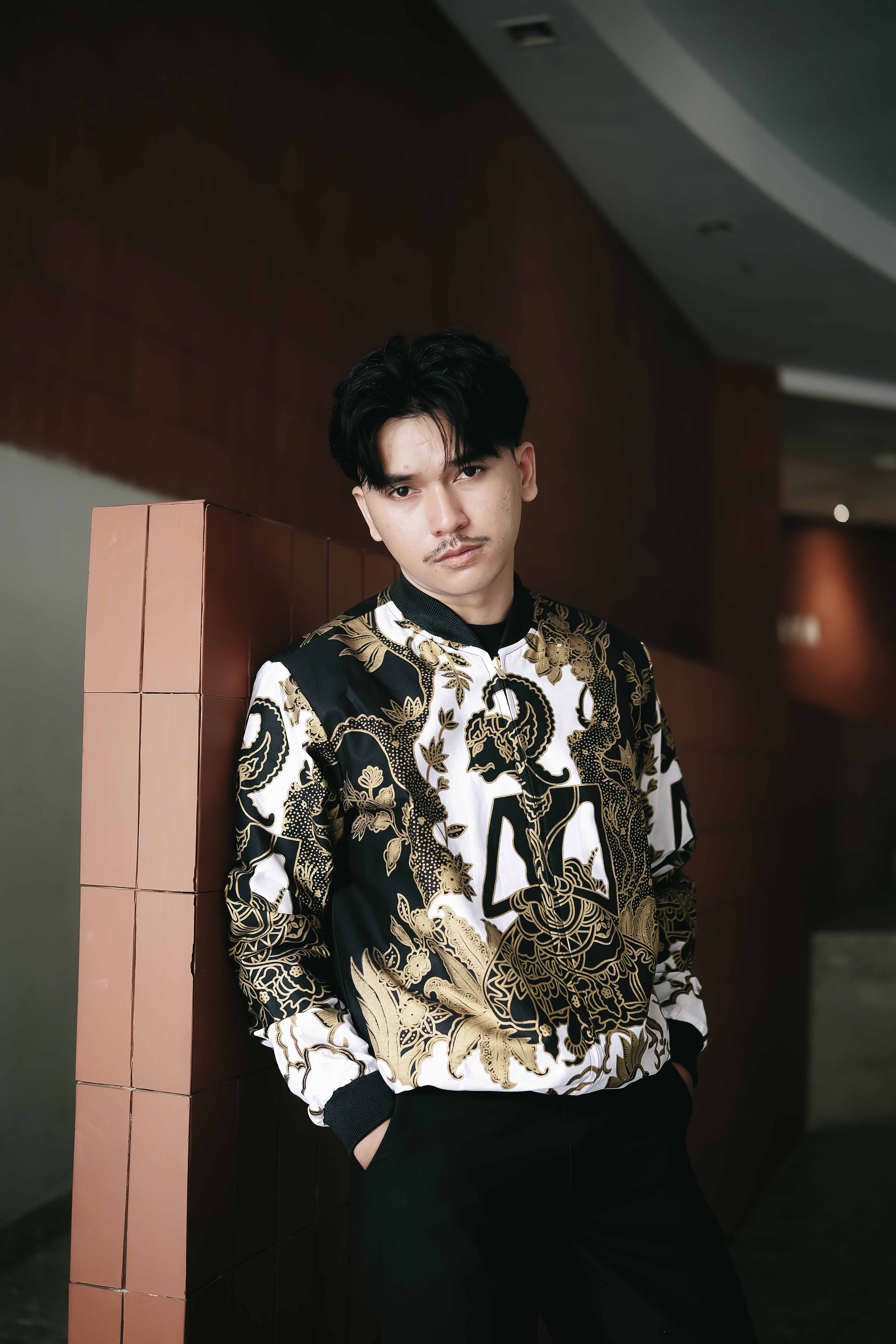 Jaket Bomber Batik Unisex Motif Wayang Srikandi