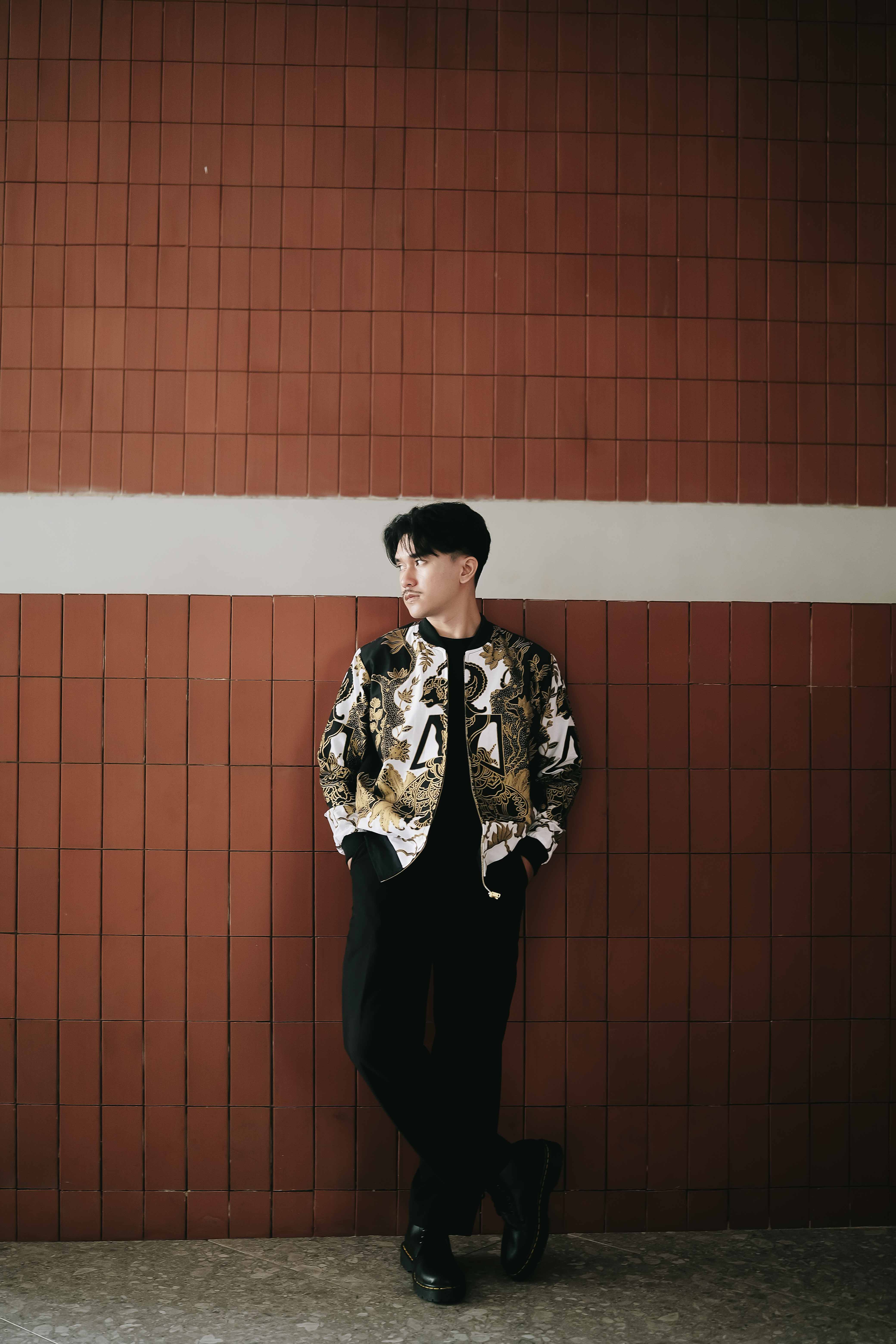 Jaket Bomber Batik Unisex Motif Wayang Srikandi