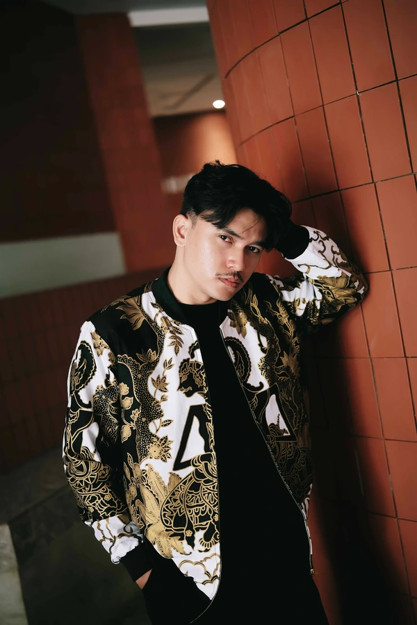 Jaket Bomber Batik Unisex Motif Wayang Srikandi
