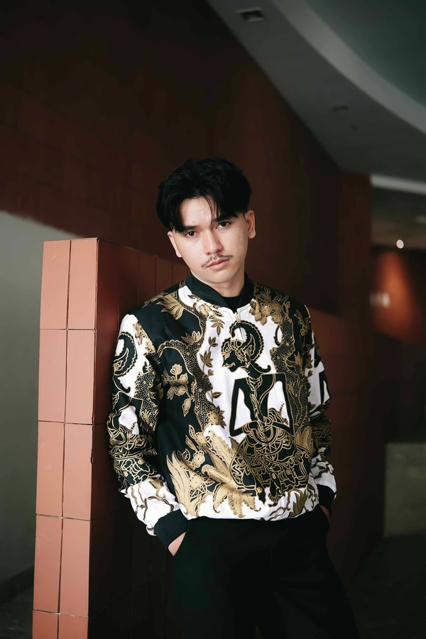 Jaket Bomber Batik Unisex Motif Wayang Srikandi
