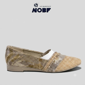 Sepatu Flat Wanita Motif Daun Alami Handmade – Natural Dye (Ecoprint)