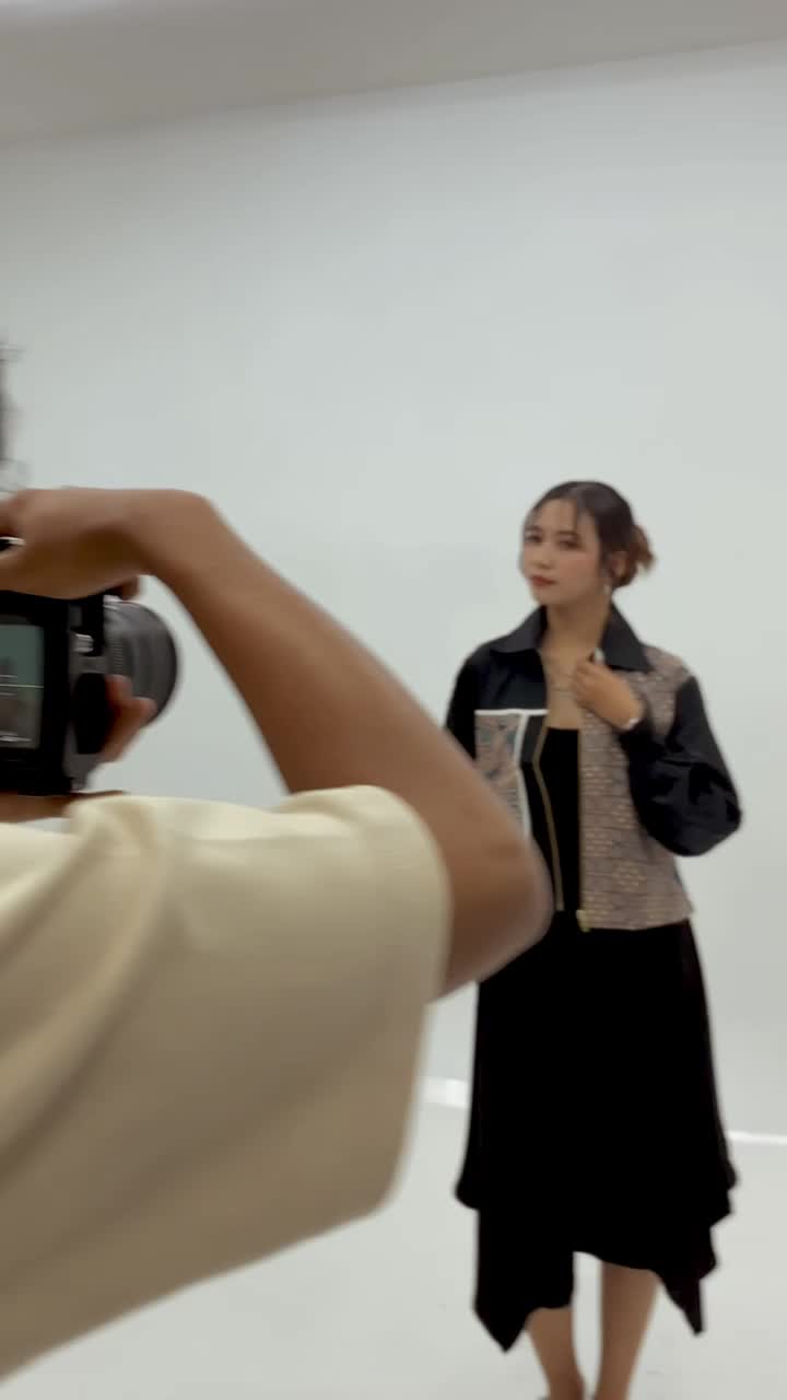 Dasilva Batik Jaket Crop Boxy Wanita Lengan Balon
