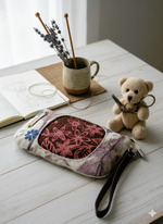 Dya pouch