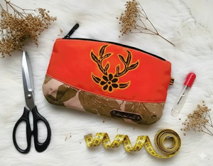 Dya pouch