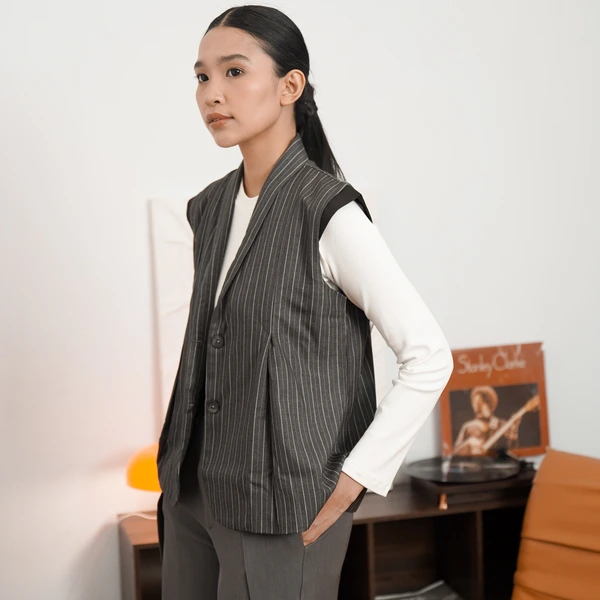Sae. Rhea Vest Dark Grey Pinstripe - Vest Wanita Premium Tanpa Lengan - Office Look Smart Casual SM - LXL