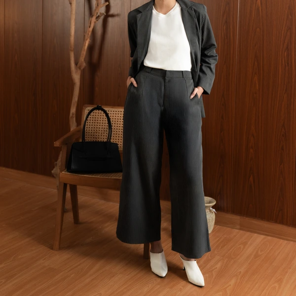 Sae. Harper Pants Dark Charcoal Grey Pinstripe - Celana Straight Fit Wanita - Celana Smart Casual S/M- L/XL