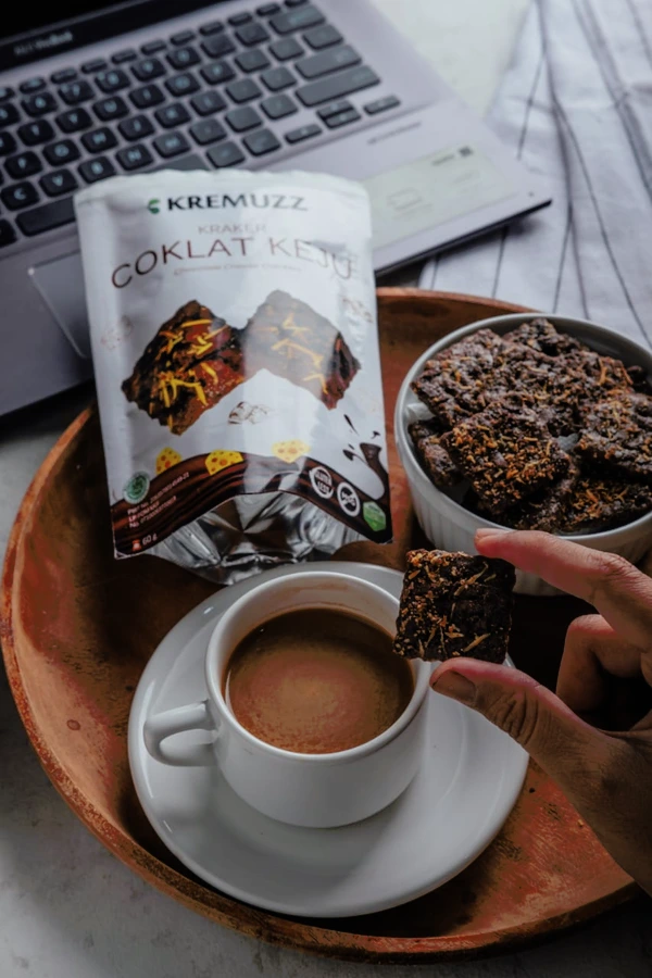 Kremuzz Kraker Rasa Cokelat Keju
