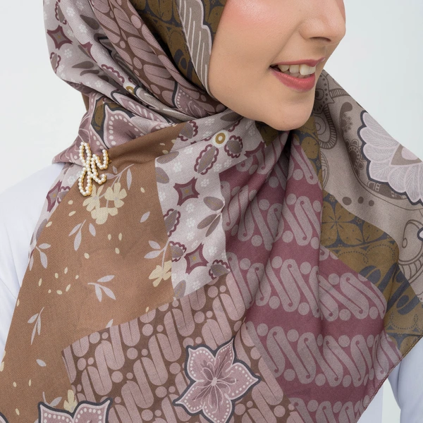 Deenha Hijab Batik Parang Coklat Segiempat Lasercut Voal Premium