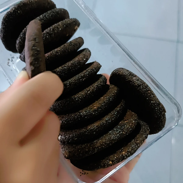 Macao Peanut Chocolate Cookies