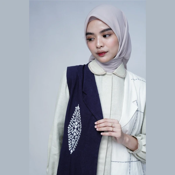 Vest Dara UBAR