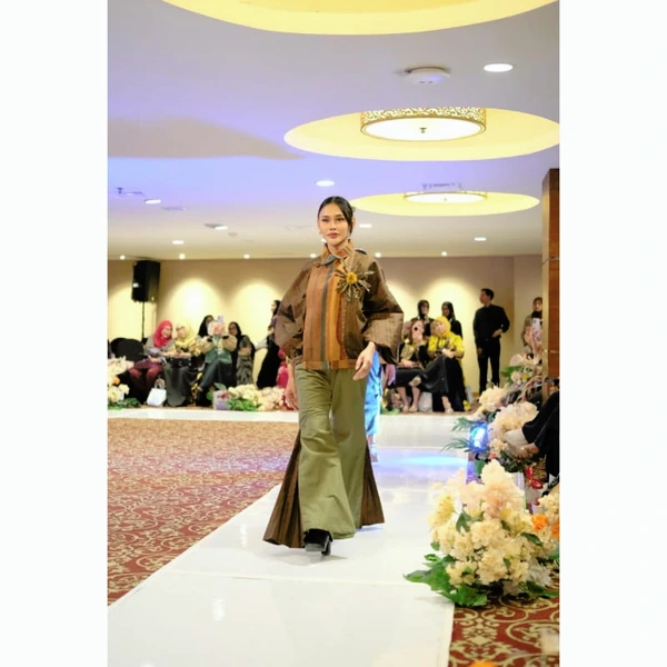 Rasyida Alam - Navara Outer