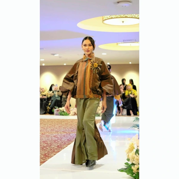 Rasyida Alam - Navara Outer