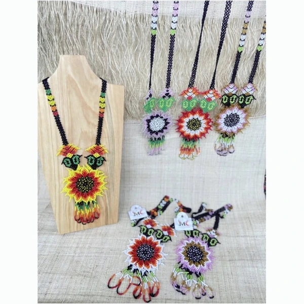 Kalung Manik Bunga Manika Kaltim